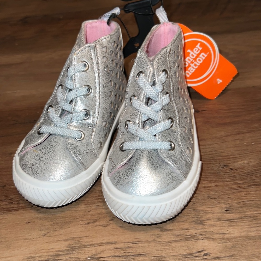 Wonder Nation silver glitter sneakers size 4
